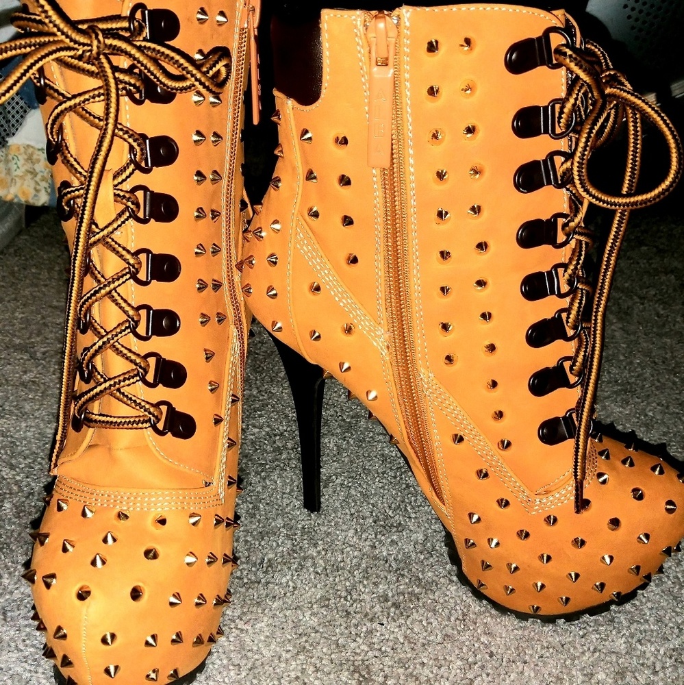Women's boots size 7.5